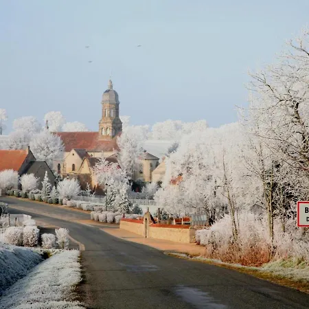 Beaune-d'allier, 5 Pièces, 8 Personnes - Fr-1-489-228 Hébergement de vacances *
