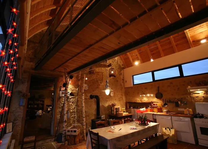 Hébergement de vacances Charmante Fermette Rénovée - Animaux Bienvenus - Près De Commentry - Fr-1-489-228 *